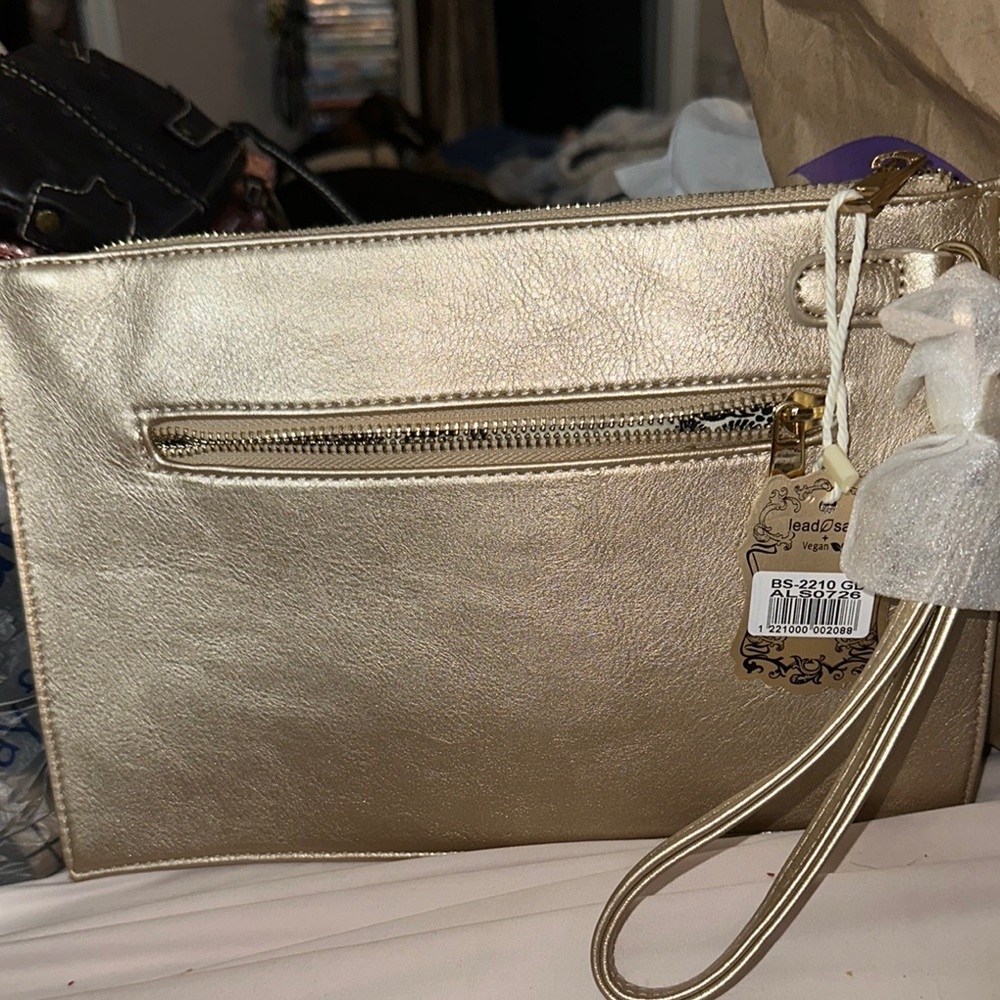 NWT Alyssa lead safe leather Gold Clutch with Wristlet large size so cute 🥰 - Picture 2 of 10
